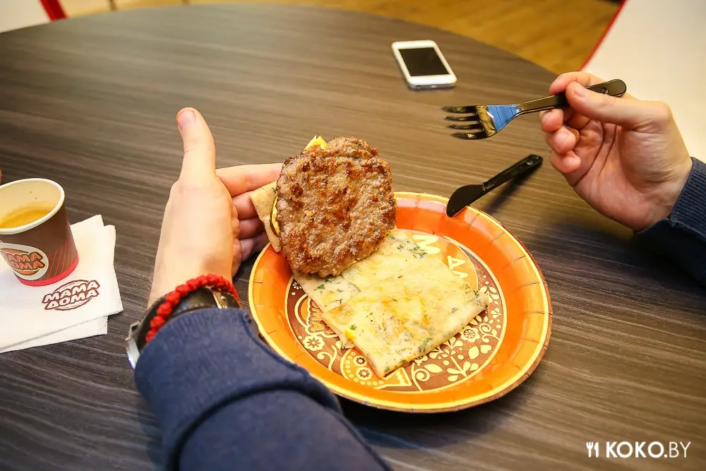 Минск: Новинка биф-блин на вид как мамин блин, а по вкусу как чизбургер
