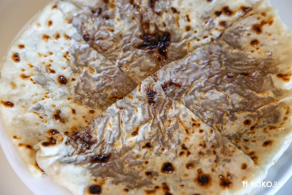 Заведения: Ешь как горец: брутальный блин с мясом на забытом Богами фуд-корте Food Republic