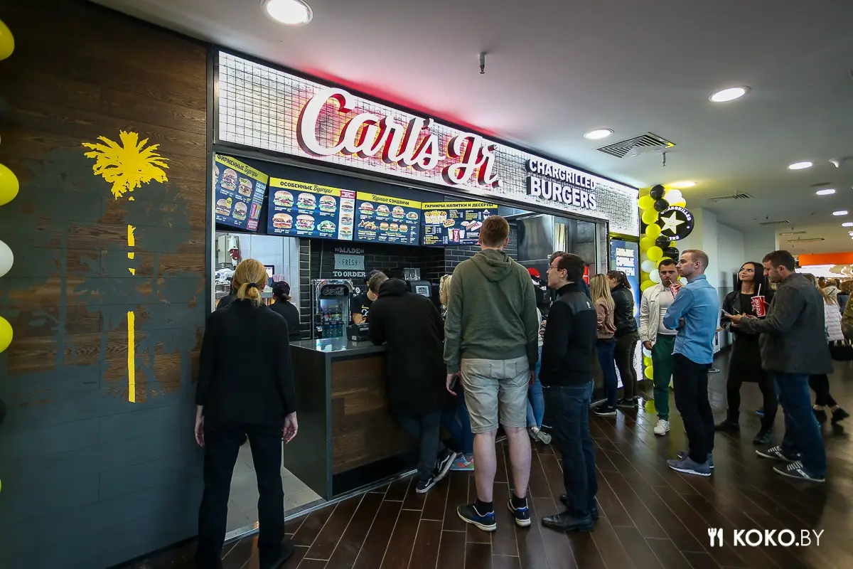 Минск: Сегодня можно затестить самые большие бургеры от «Carls Junior» и фирменные сэндвичи без булок