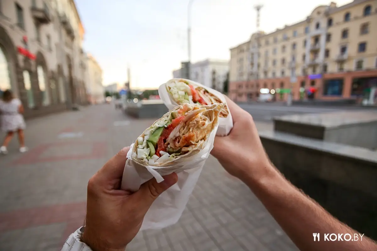 Заведения: Окно выдачи хрустящей шаурмы по 4,50 рубля открылось в центре Минска