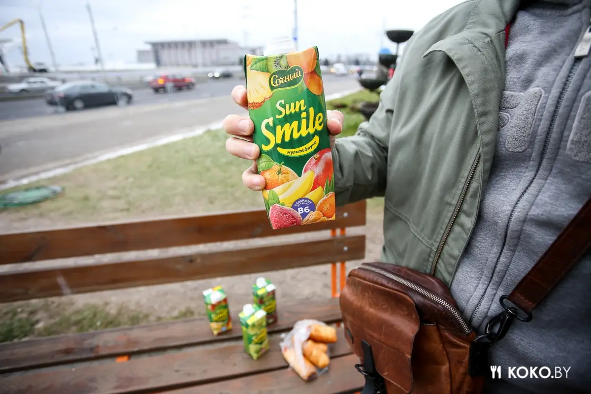 Фудхантинг: Тестим под сосиску в тесте сок «Sun Smile» белорусского производства с элементами витаминов
