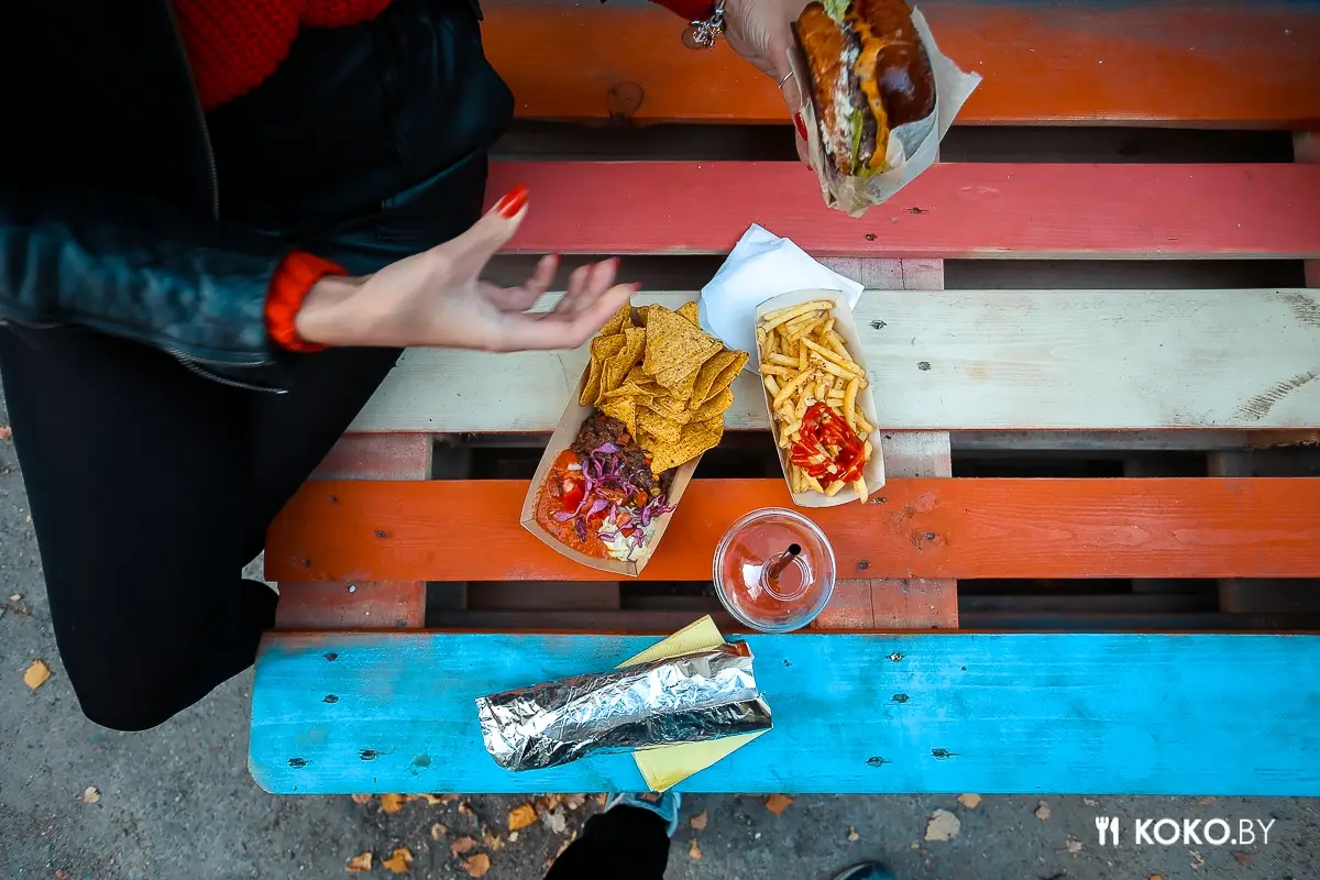 Заведения: Фуд-траки «BurgerLab» и «El Chapo Taco» теперь жарят на Октябрьской