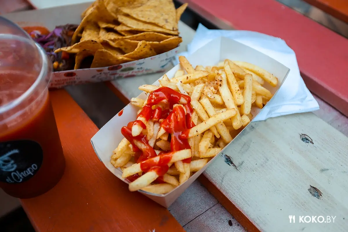 Заведения: Фуд-траки «BurgerLab» и «El Chapo Taco» теперь жарят на Октябрьской