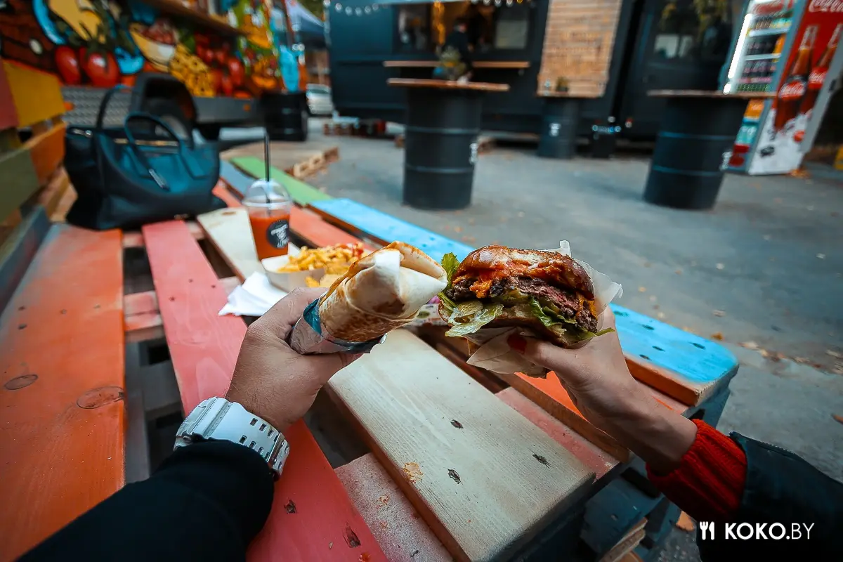 Заведения: Фуд-траки «BurgerLab» и «El Chapo Taco» теперь жарят на Октябрьской