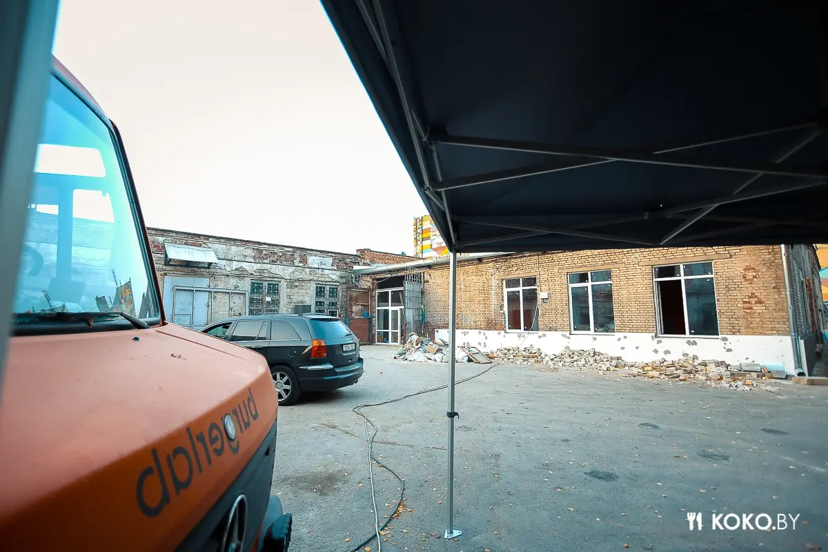 Заведения: Фуд-траки «BurgerLab» и «El Chapo Taco» теперь жарят на Октябрьской
