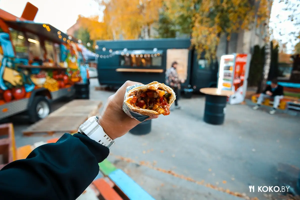 Заведения: Фуд-траки «BurgerLab» и «El Chapo Taco» теперь жарят на Октябрьской