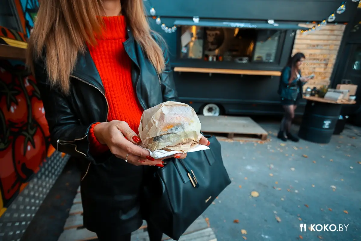 Заведения: Фуд-траки «BurgerLab» и «El Chapo Taco» теперь жарят на Октябрьской